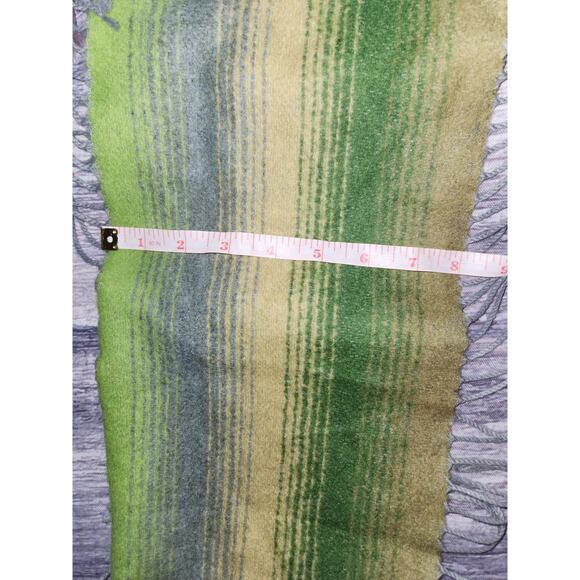 Victoire Mathieu Paris Wool Blend Green Fringe Neck Scarf - Picture 3 of 6